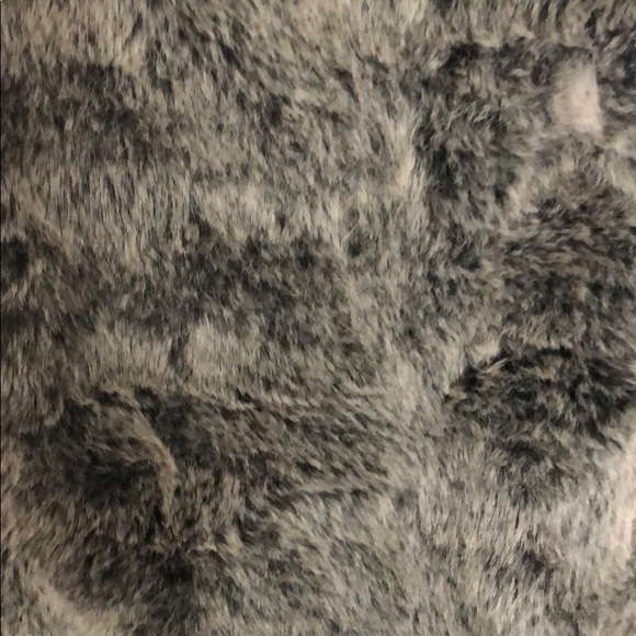 NWT Three Dots Faux Fur Vest - Picture 4 of 5